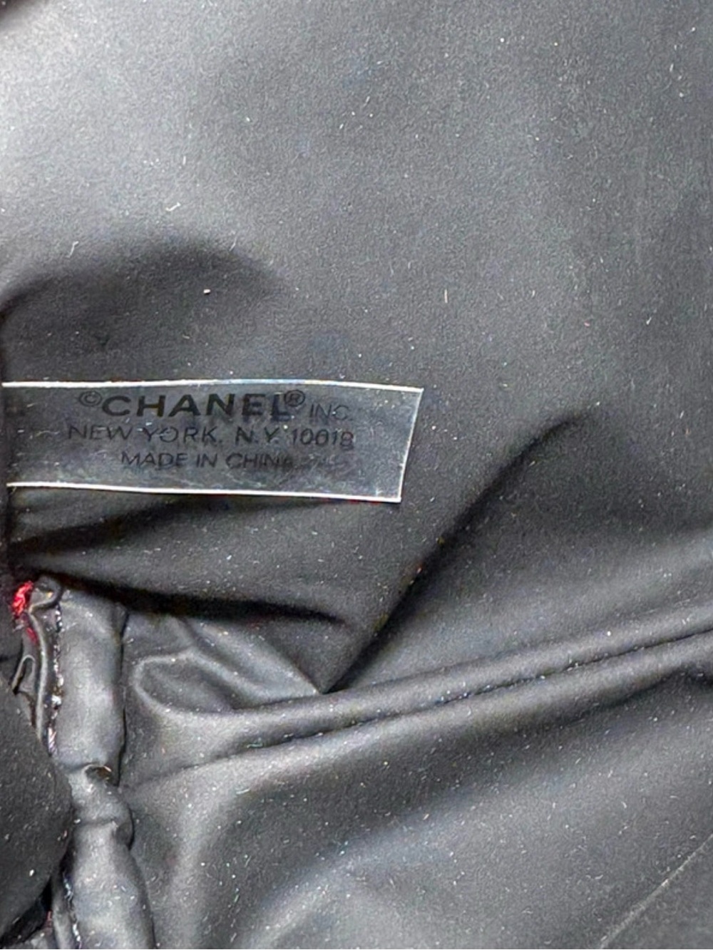 CHANEL Red Velvet Cosmetic Pouch with a Subtle Logo - Picture 8 of 8